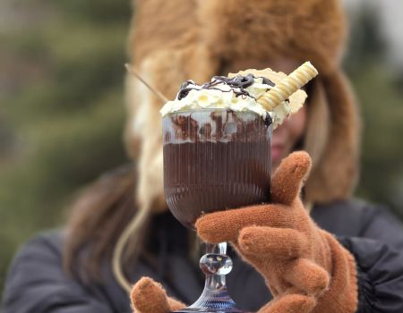 Powder for making hot chocolate